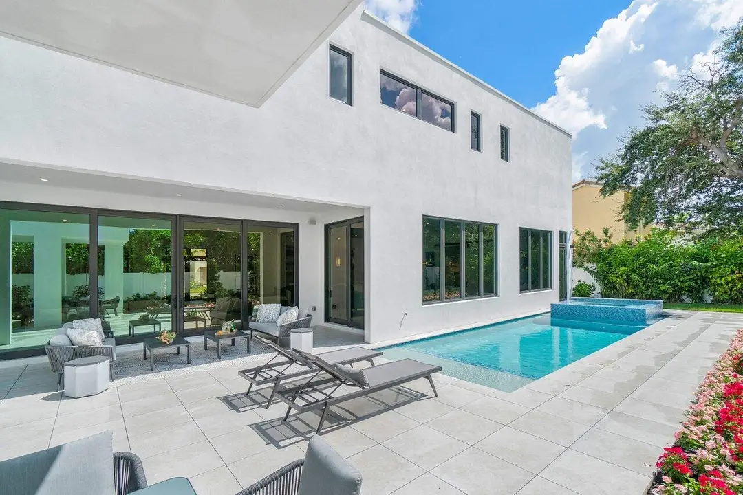 2737 NE 18th Street, Fort Lauderdale, FL 33305
