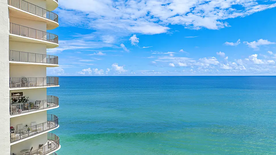 5420 N Ocean Drive 305, Singer Island, FL 33404