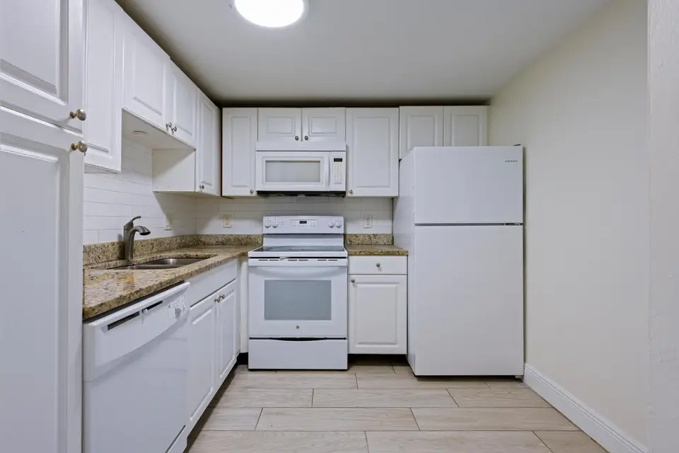 1505 Crescent Circle A8, Lake Park, FL 33403