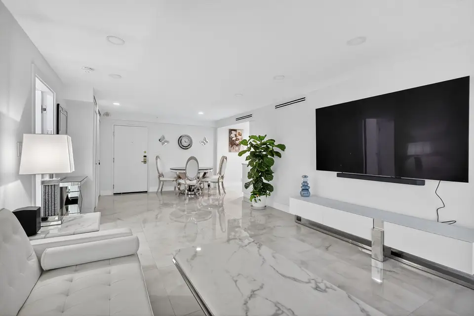 5225 Collins Avenue 1408, Miami Beach, FL 33140