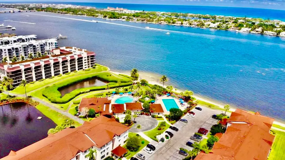 7030 Half Moon Circle 121, Hypoluxo, FL 33462