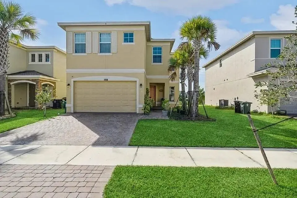 1998 NW Cataluna Circle, Port St. Lucie, FL 34986