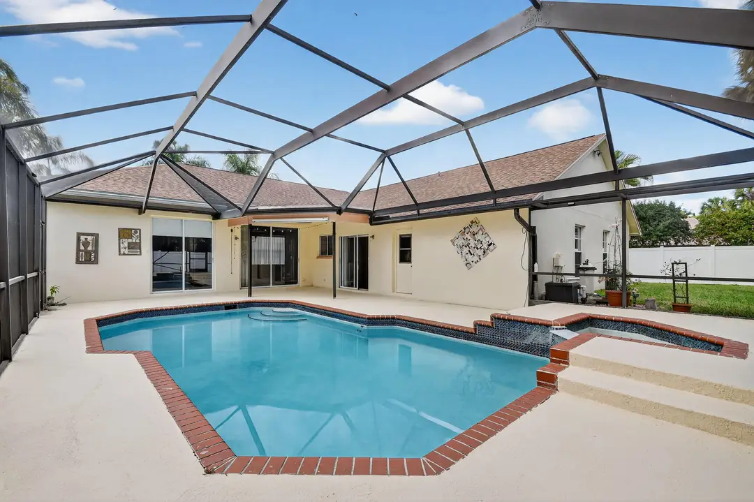 3747 Woods Walk Boulevard, Lake Worth, FL 33467