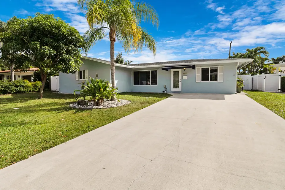 912 SE 8th Court, Deerfield Beach, FL 33441
