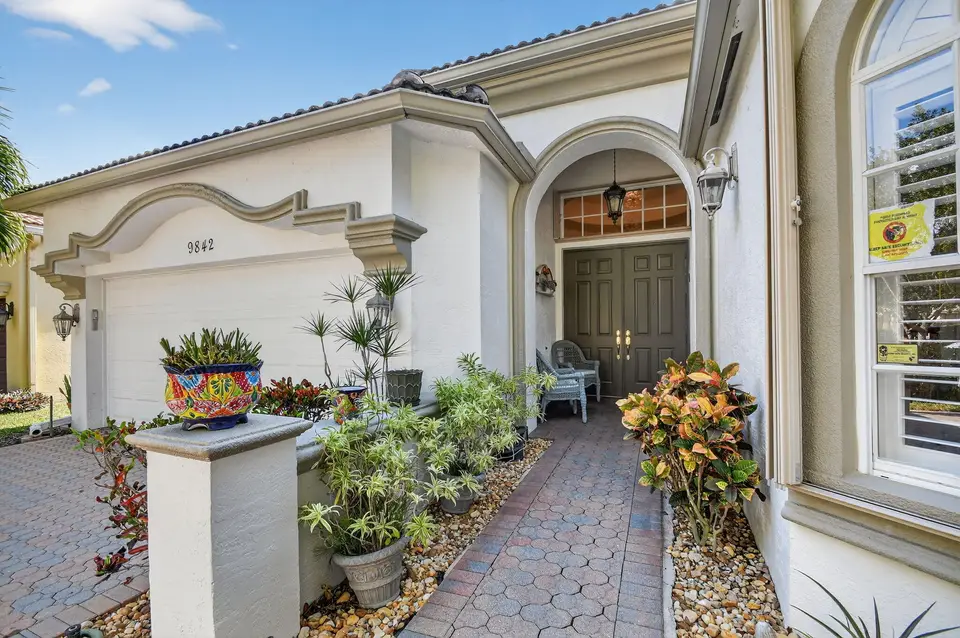 9842 Via Elegante, Wellington, FL 33411