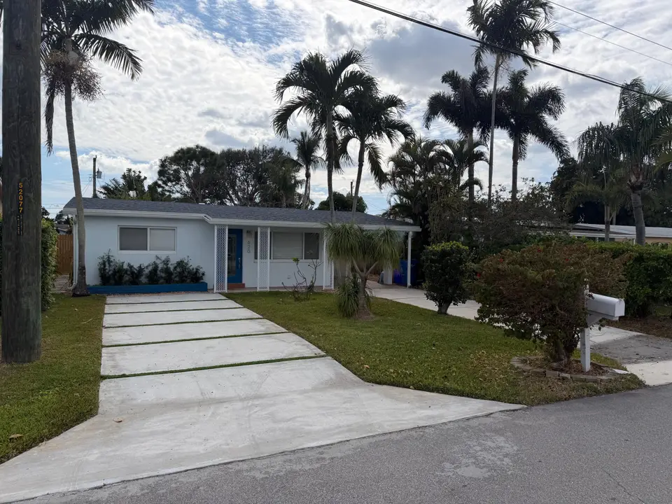 620 W Bloxham Street, Lantana, FL 33462