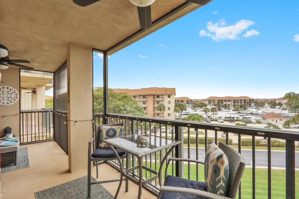 901 Seafarer Circle 403, Jupiter, FL 33477