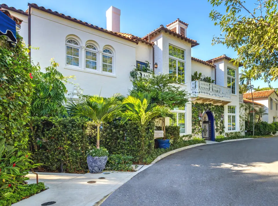 238 Phipps Plaza, Palm Beach, FL 33480