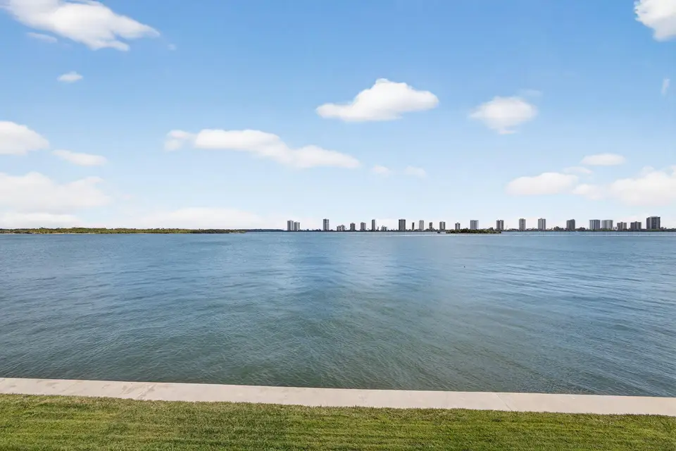 100 Shore Court 208, North Palm Beach, FL 33408
