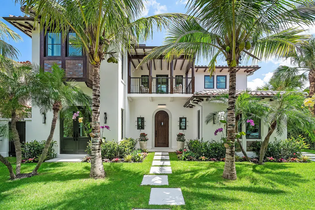 005-230Pershing Way