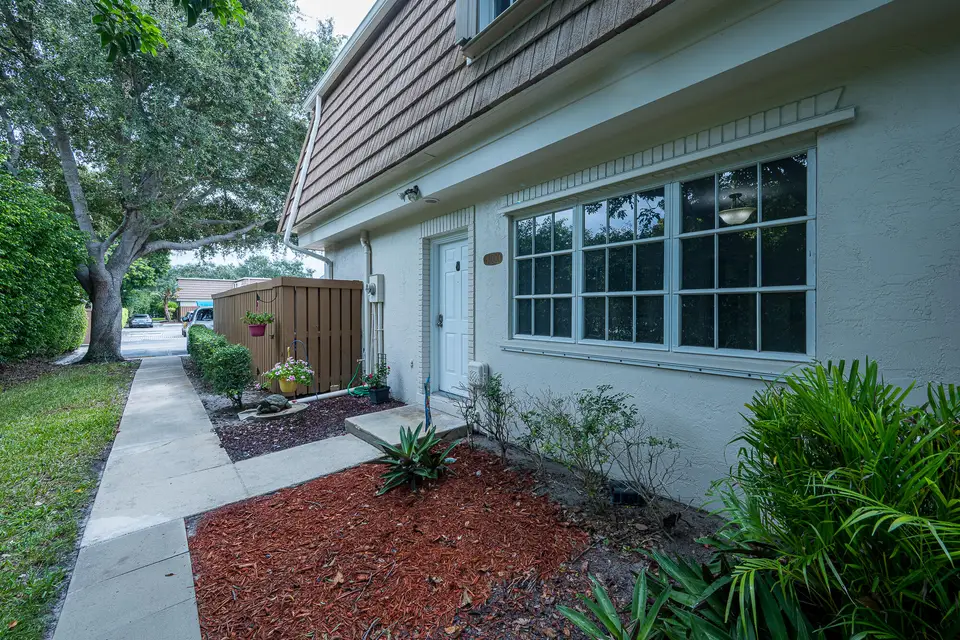 4300 Hazel Avenue D, Palm Beach Gardens, FL 33410