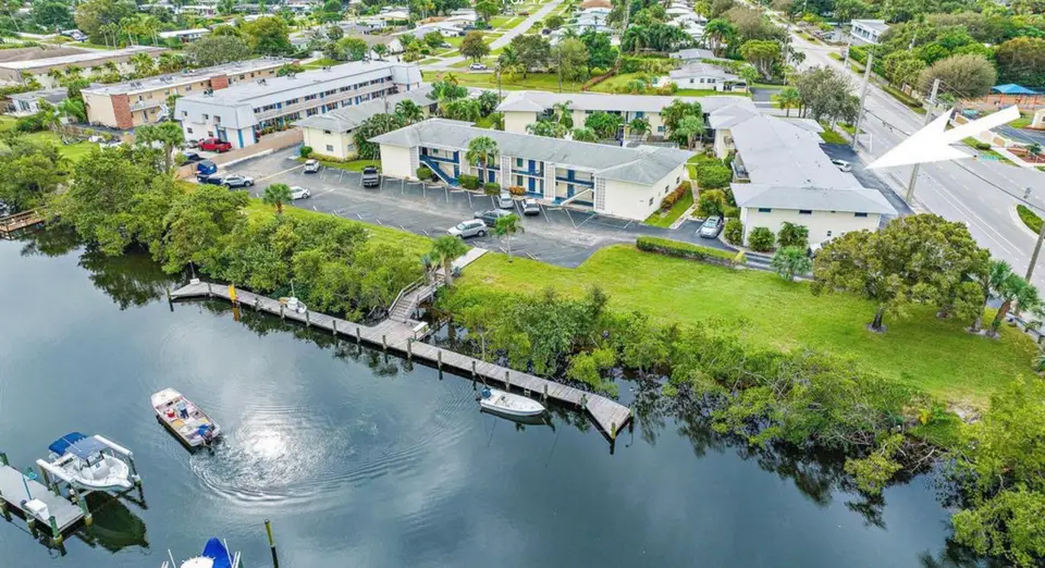 510 Prosperity Farms Road 8b, North Palm Beach, FL 33408