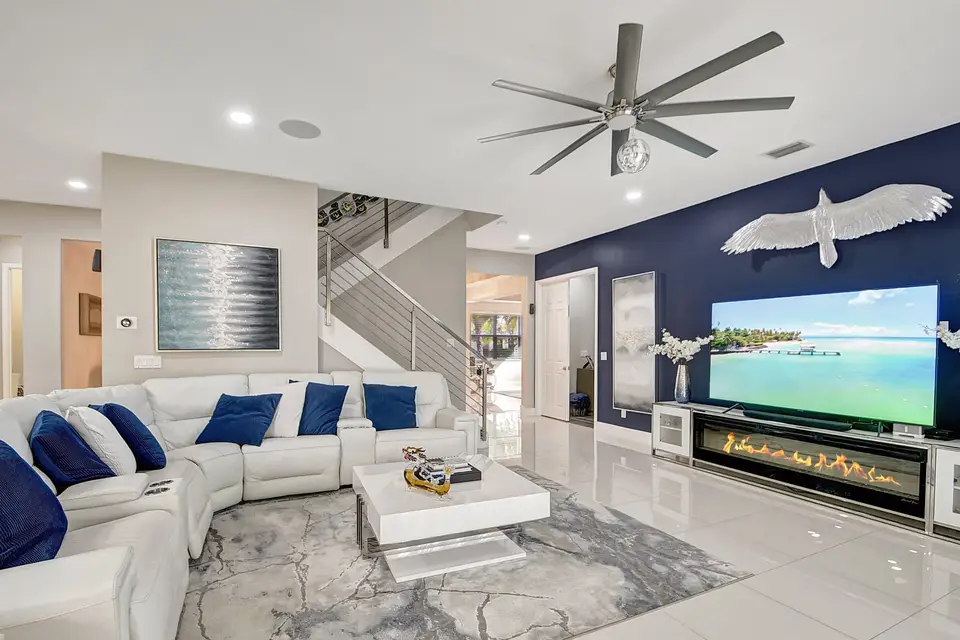 8952 Cypress Grove Lane, West Palm Beach, FL 33411