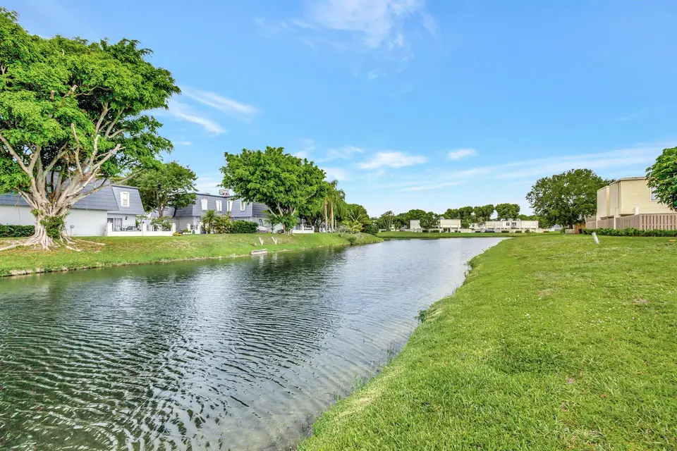 1586 Shaker Circle, Wellington, FL 33414