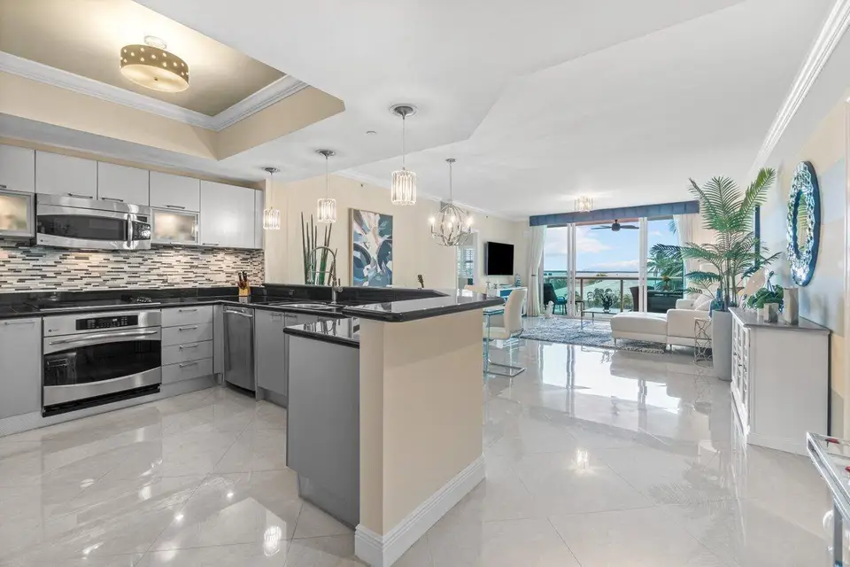 2650 Lake Shore Drive 302, Riviera Beach, FL 33404