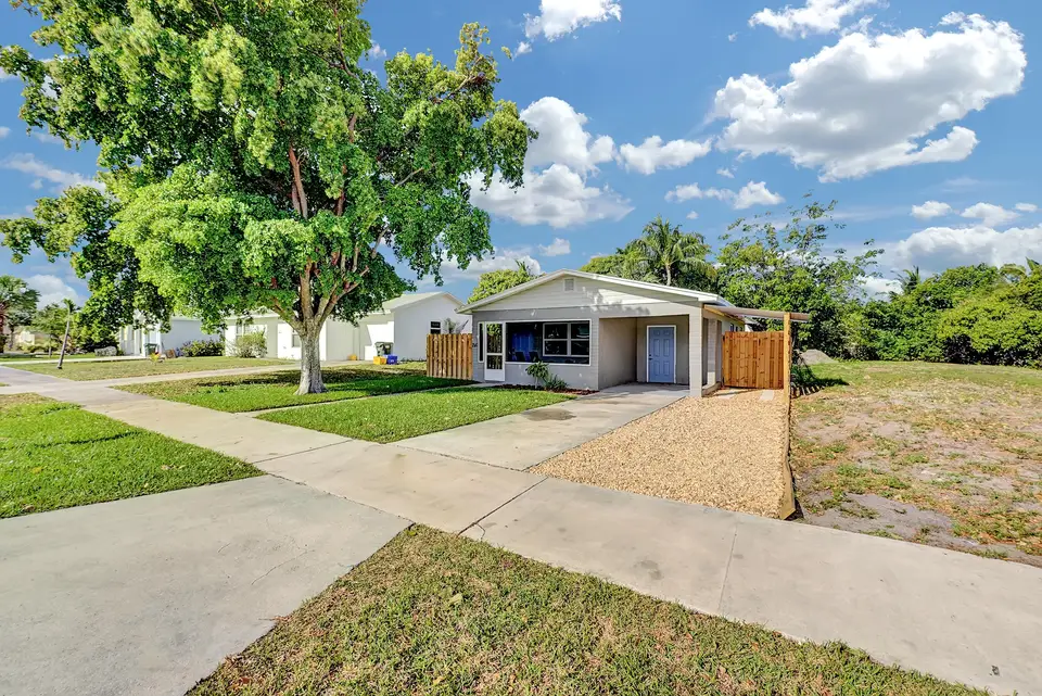 240 NW 9th Avenue, Delray Beach, FL 33444